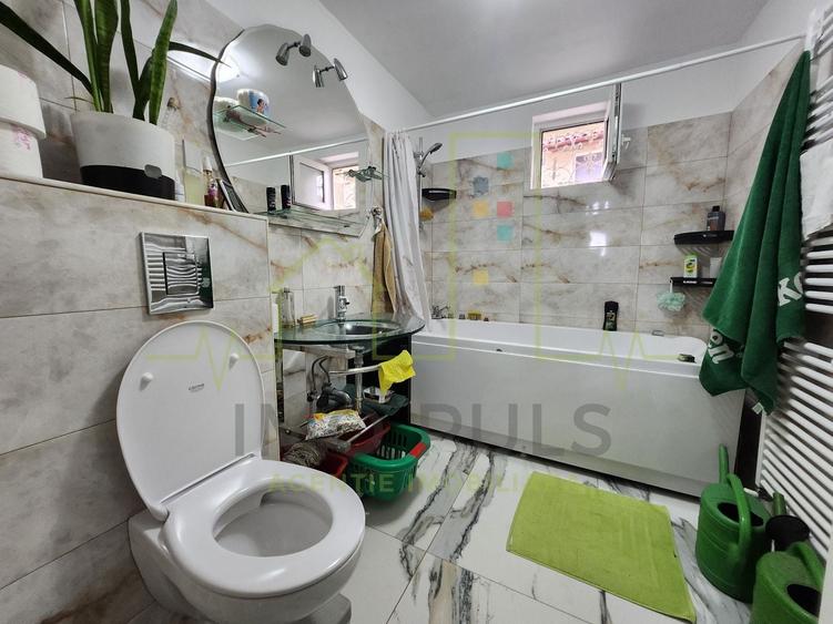 Casă individuală cu 5 camere cu Canalizare în Săcălaz
