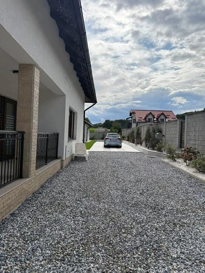Casă cu 4 camere cu Teren 2000 Mp în Central