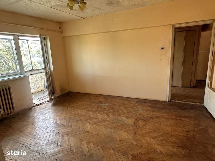 Apartament cu 3 camere semidecomandat în Central