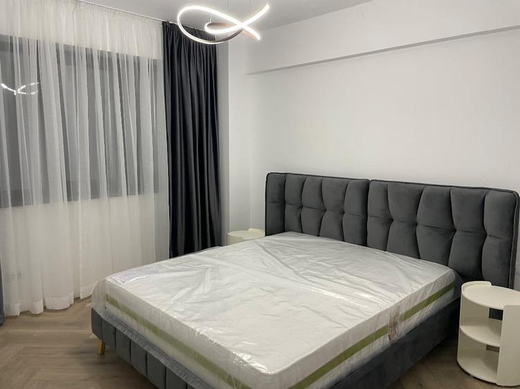 Apartament cu 3 camere decomandat în Sărari