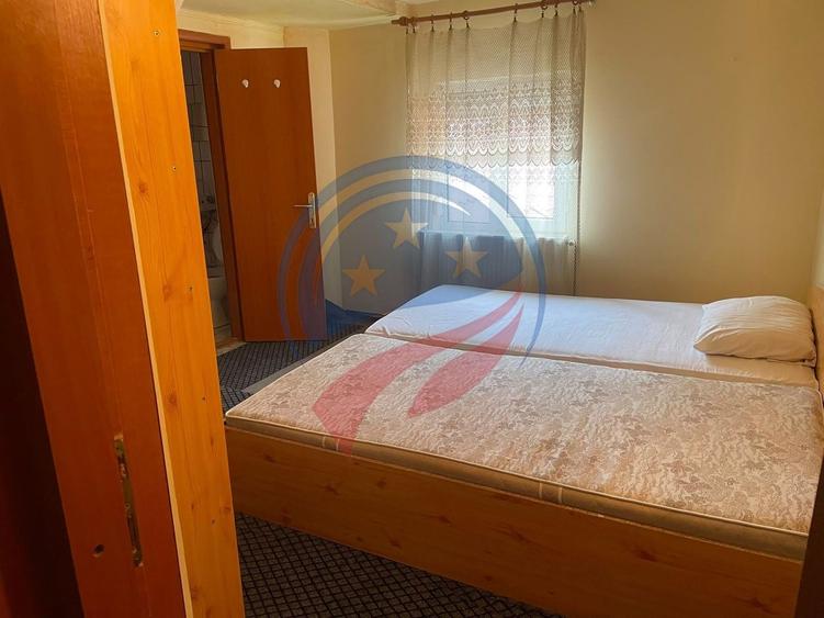 Casă individuală cu 12 camere cu Canalizare în Rânca