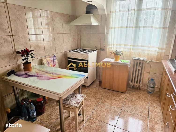 Apartament cu 2 camere semidecomandat, mobilat în Andrei Mureșanu