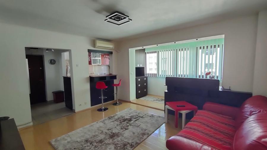 Apartament cu 3 camere semidecomandat în Dristor