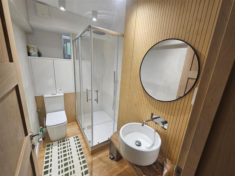 Apartament cu 2 camere semidecomandat, mobilat în Central
