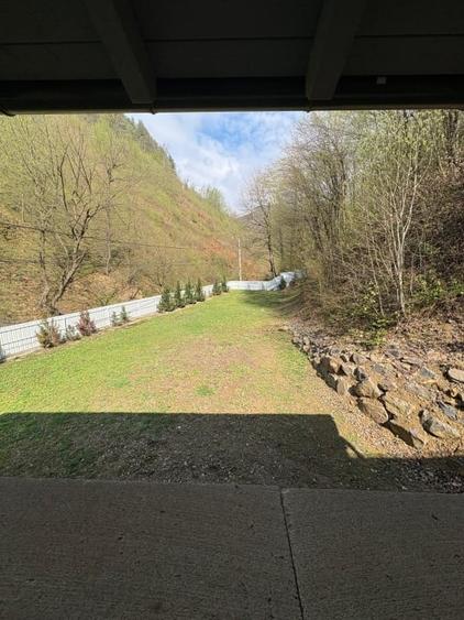 Casă individuală cu 7 camere cu Canalizare în Valea Roșie