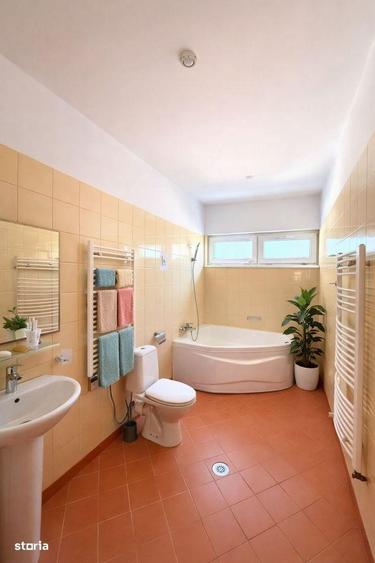 Casă cu 5 camere cu Teren 800 Mp în Ferme