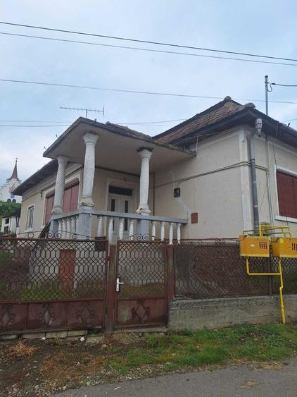 Casă cu 4 camere în Unirea