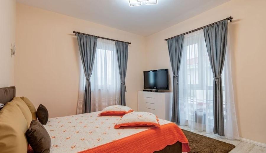 Duplex cu 4 camere cu Canalizare în Florești