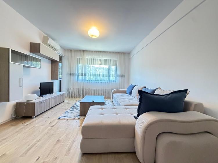 Apartament cu 3 camere semidecomandat în Băneasa