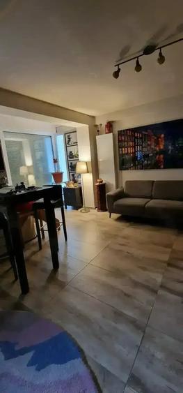 Apartament cu 3 camere semidecomandat în 1 Mai