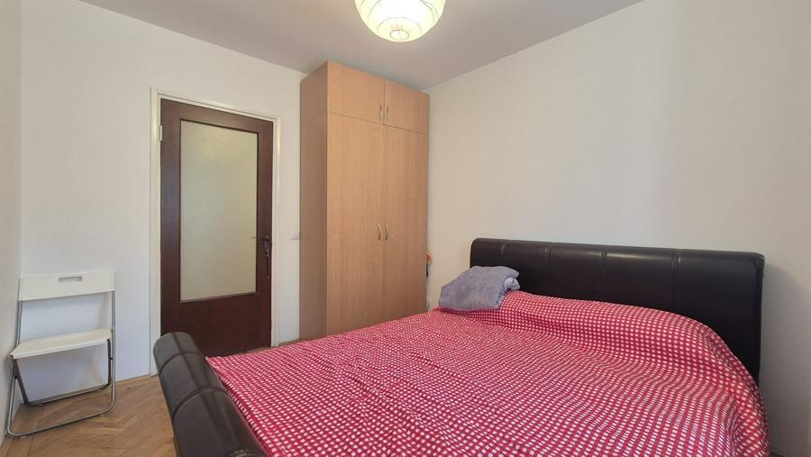 Apartament cu 3 camere semidecomandat în Dristor