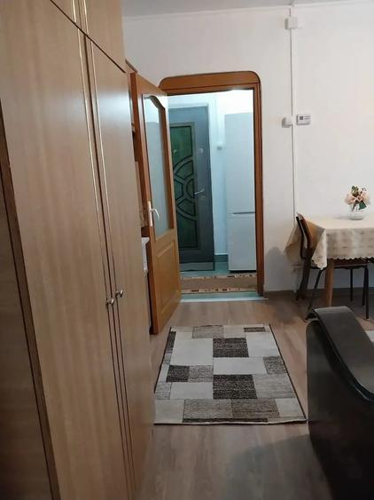 Apartament cu 2 camere semidecomandat în Solidarității