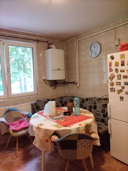 Apartament cu 3 camere decomandat în Pajura