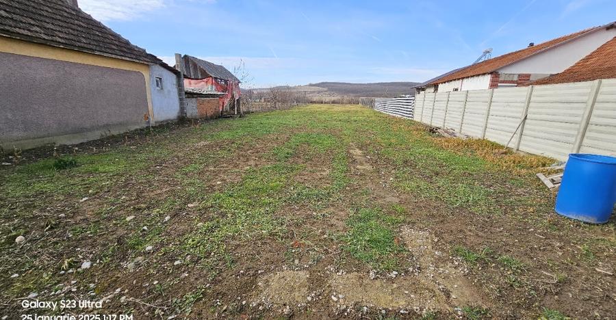 Teren de 1186 mp, în Ineu