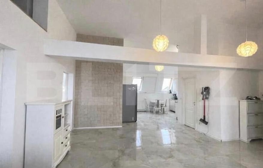 Apartament cu 3 camere decomandat, mobilat în Rogerius