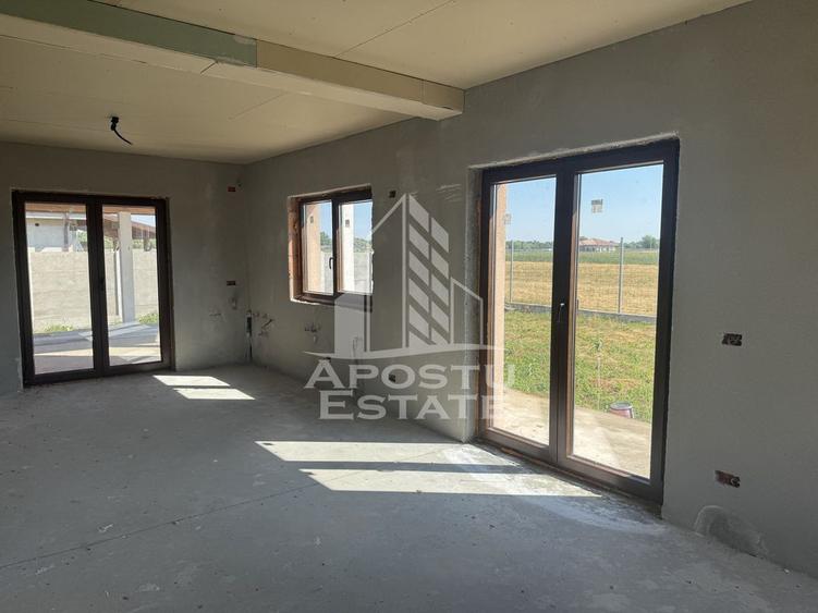 Casă cu 5 camere cu Teren 602 Mp în Ghiroda
