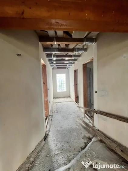 Casă cu 7 camere cu Teren 1674 Mp în Frătăuții Vechi