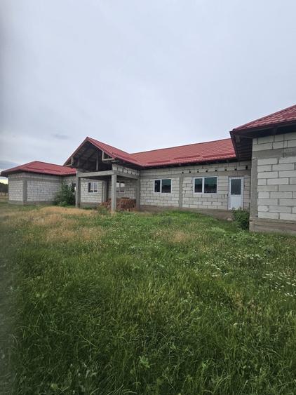 Casă cu 4 camere în Boboc