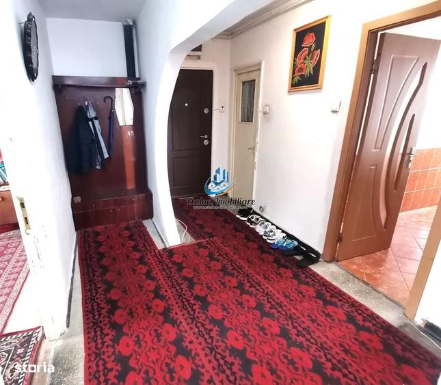 Apartament cu 3 camere decomandat în Sărata