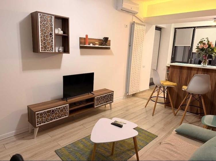 Apartament cu 2 camere decomandat în Politehnica