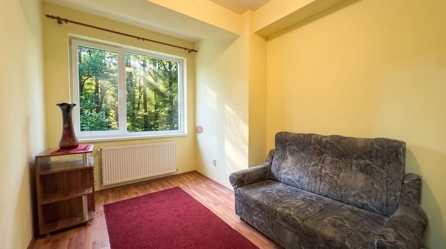 Apartament cu 3 camere semidecomandat, mobilat în Poiana Brașov