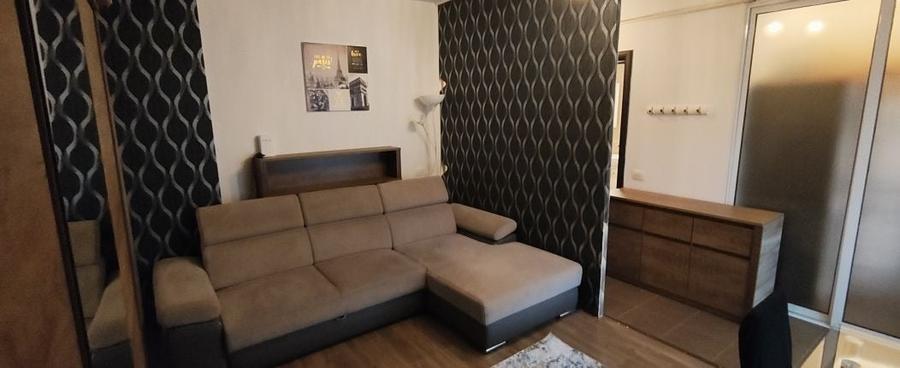 Garsonieră decomandată în Roșu
