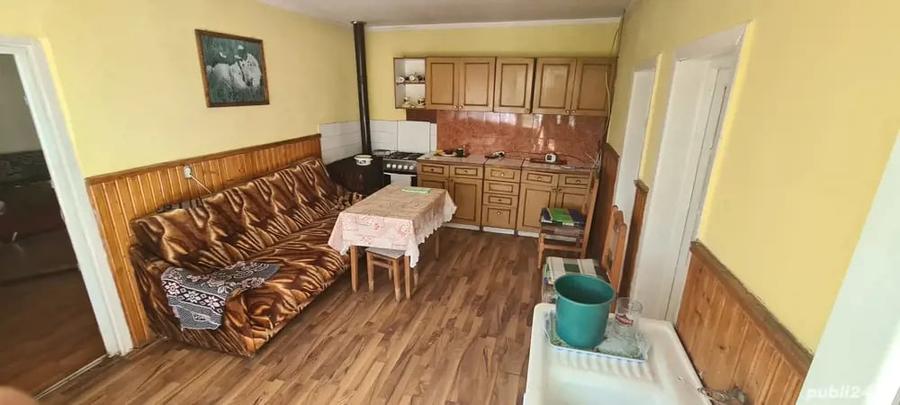 Casă cu 6 camere cu Teren 4200 Mp în Craiva