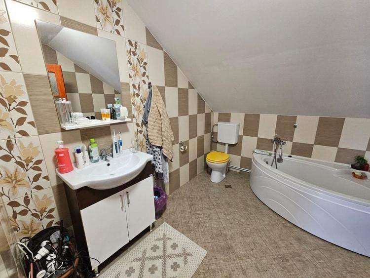 Casă individuală cu 5 camere cu Canalizare în Șelimbăr