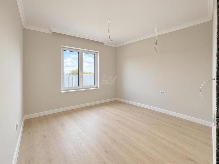 Duplex cu 5 camere cu Canalizare în Moșnița Nouă