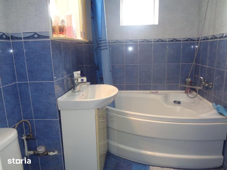 Apartament cu 3 camere decomandat în Bujac