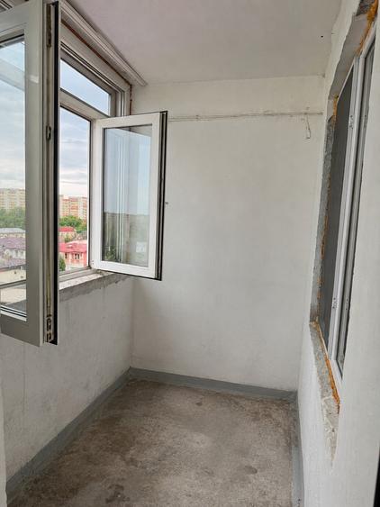 Apartament cu 4 camere decomandat în Teiul Doamnei