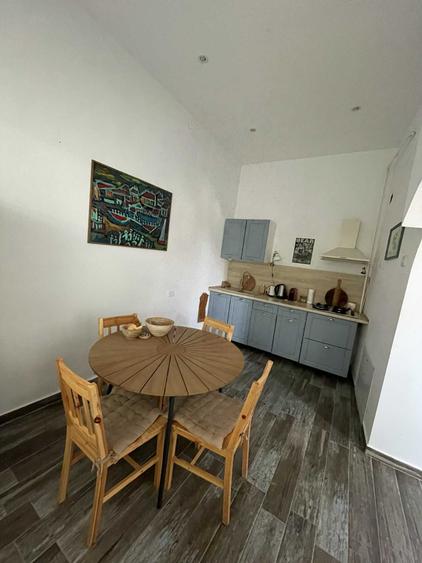 Apartament cu 2 camere decomandat, mobilat în Central