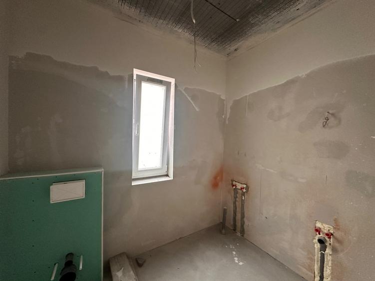 Duplex cu 5 camere cu Canalizare în Ghiroda