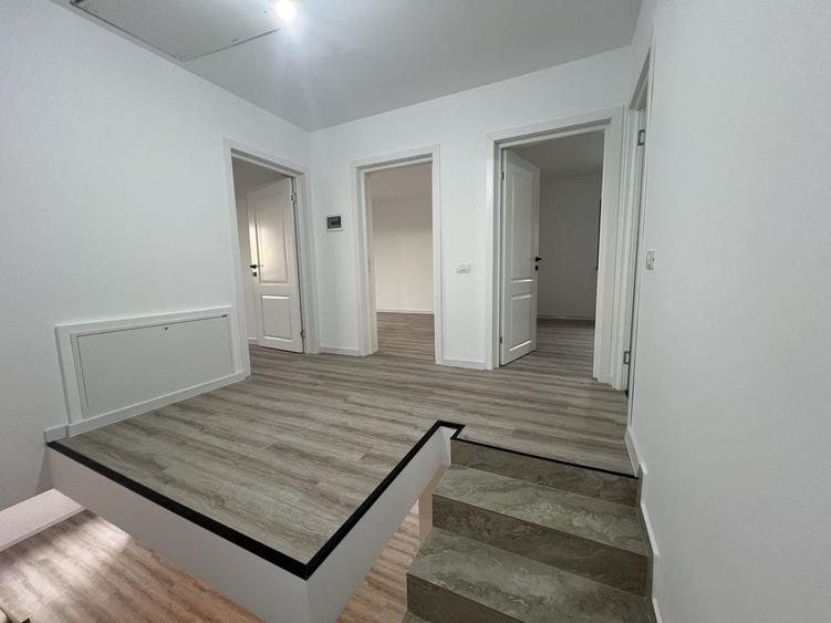 Casă cu 4 camere în Bradu