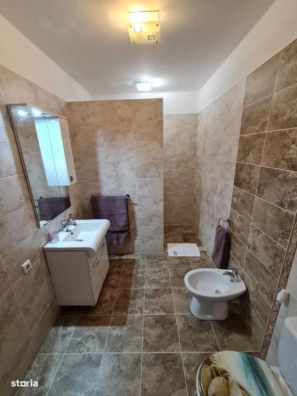Apartament cu 3 camere decomandat în Intim