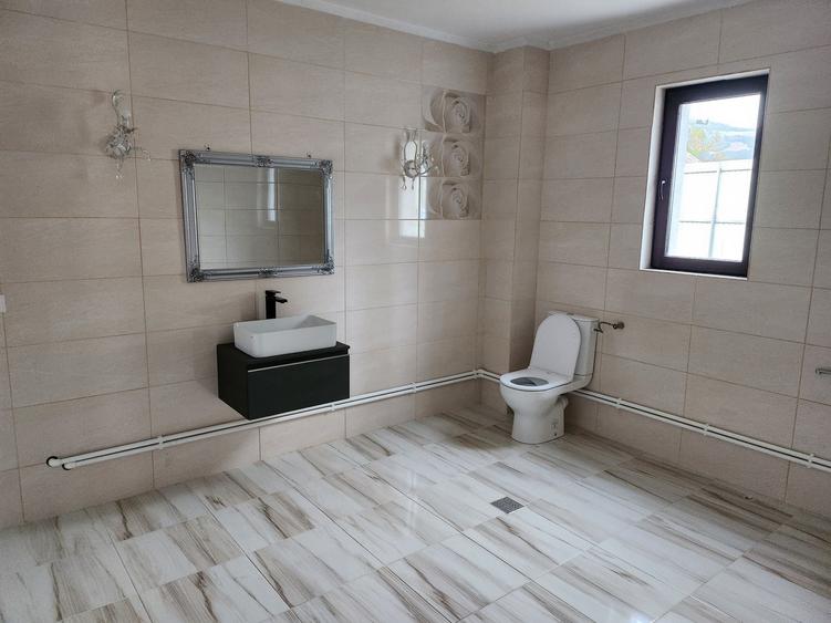 Casă cu 4 camere cu Teren 800 Mp în Pângărăcior