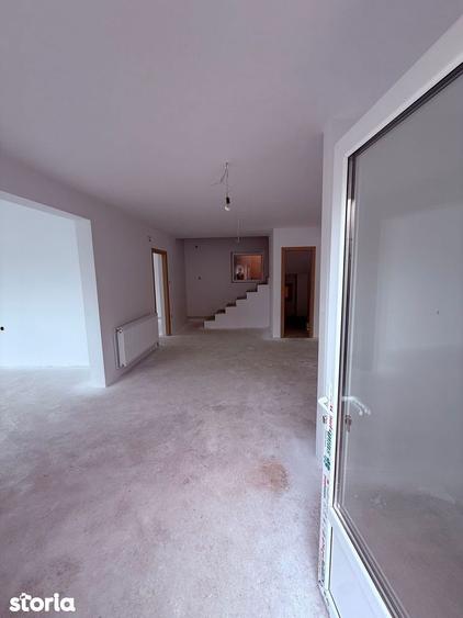 Casă cu 5 camere cu Teren 1000 Mp în Ceuaș