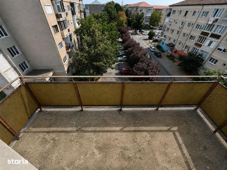 Apartament cu 3 camere decomandat în Nufărul