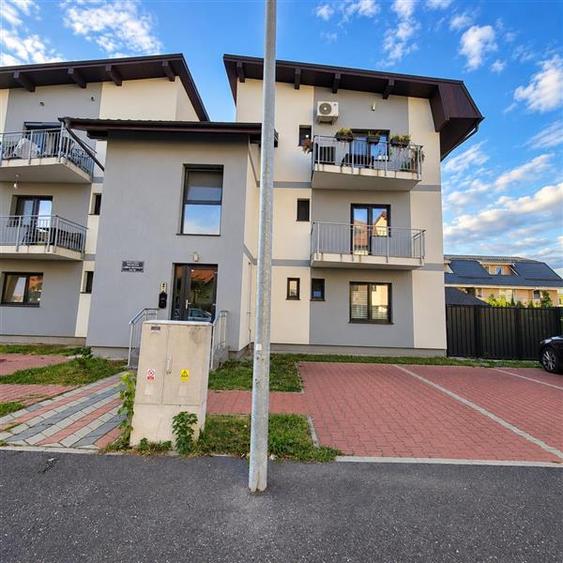 Apartament cu 3 camere decomandat în Tractorul