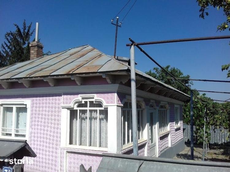 Casă cu 5 camere cu Teren 2800 Mp în Dochia
