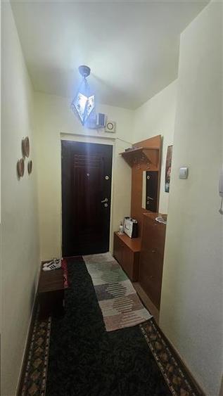 Apartament cu 3 camere decomandat în Berceni