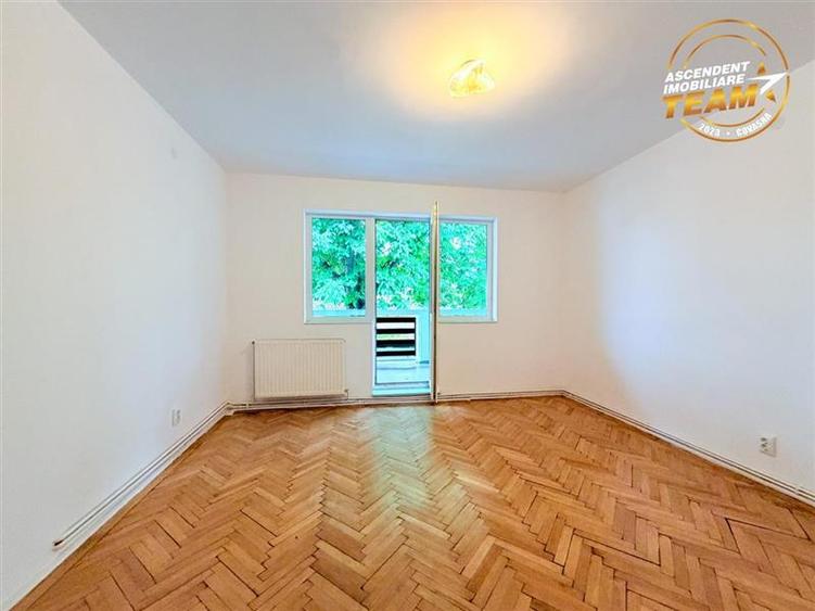 Casă individuală cu 6 camere cu Canalizare în Central