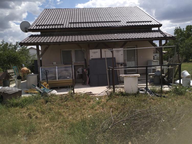 Casă cu 3 camere în Remetea Mare