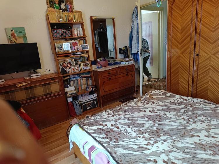 Apartament cu 3 camere decomandat în Astra