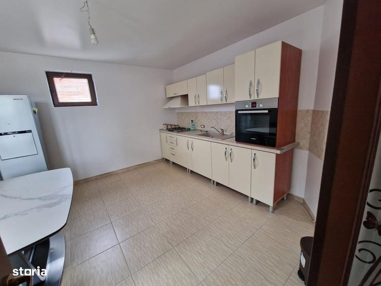 Casă cu 3 camere în Crețești