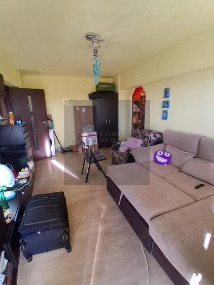 Apartament cu 3 camere semidecomandat în Gorjului