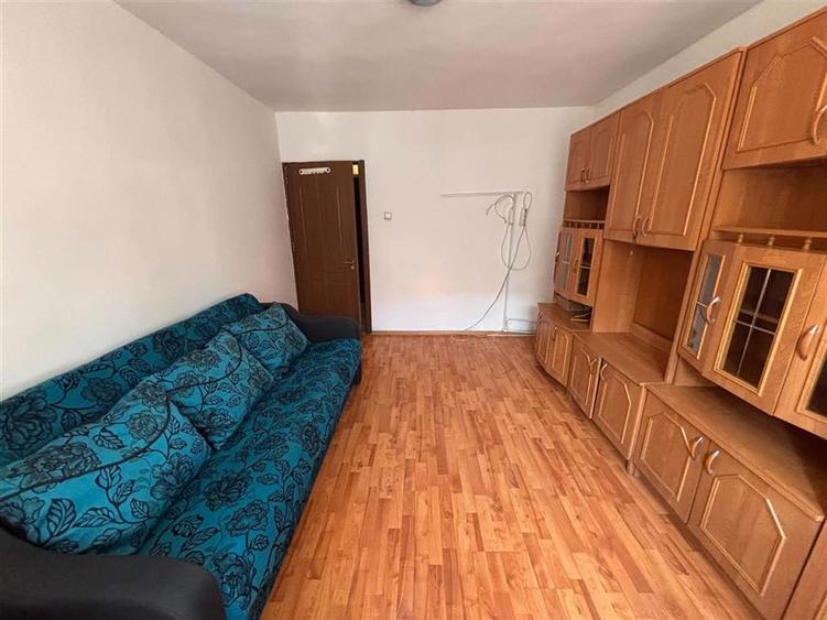 Garsonieră decomandată în Noua