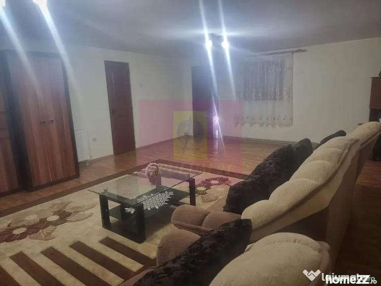 Casă cu 7 camere cu Teren 1500 Mp în Islaz