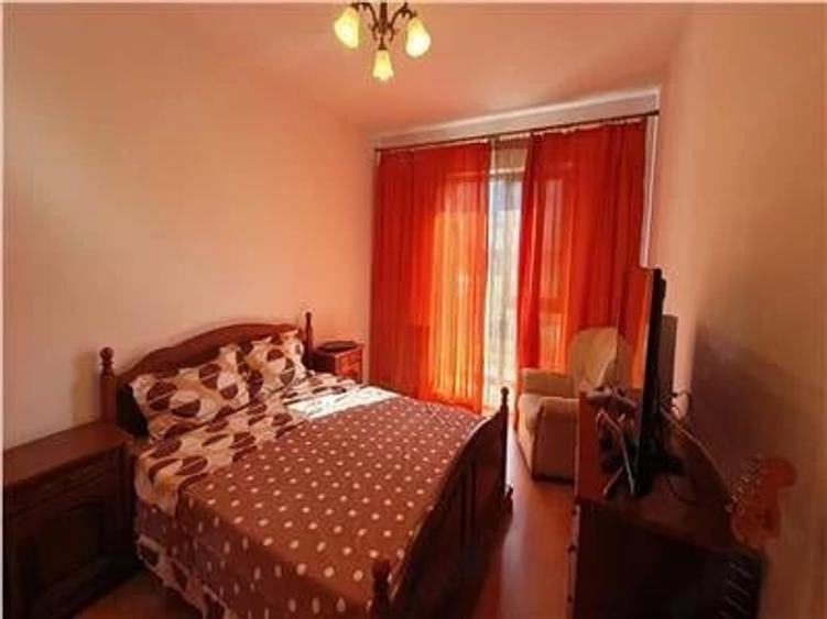 Apartament cu 2 camere decomandat în Tractorul
