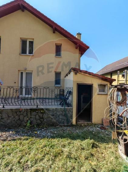 Casă individuală cu 5 camere cu Teren 500 Mp în Hărman